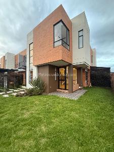 Casa de 3 alcobas en venta en Oikos Savana (Variante De Cajica), Cajicá, 114 m² · foto 15 de 17