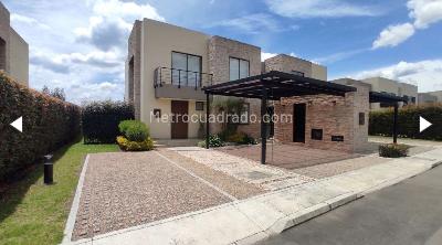 Casa de 3 alcobas en venta en Casa De 1 Y 2 Niveles (Via Cajica Tabio), Cajicá, 103 m² · foto 2 de 11