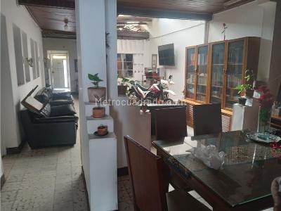 Casa de 4 alcobas en venta en La America, Medellín, 200 m² · foto 2 de 7