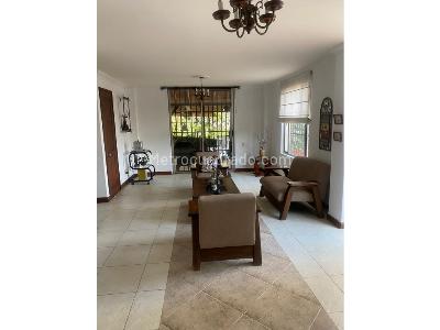 Casa de 3 alcobas en venta en El Carmelo, Sabaneta, 300 m² · foto 9 de 20