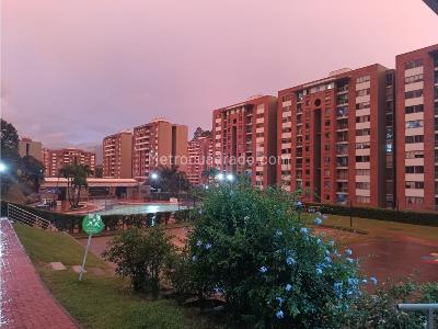 Apartamento de 3 alcobas en venta en Laureles, Medellín, 80 m² · foto 2 de 20