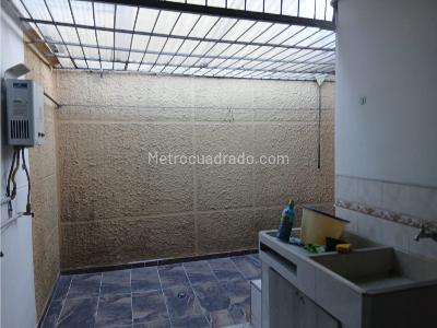 Casa de 5 alcobas en venta en La Almeria, Medellín, 264 m² · foto 4 de 12