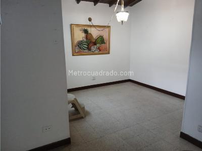 Casa de 5 alcobas en venta en La Almeria, Medellín, 264 m² · foto 5 de 12