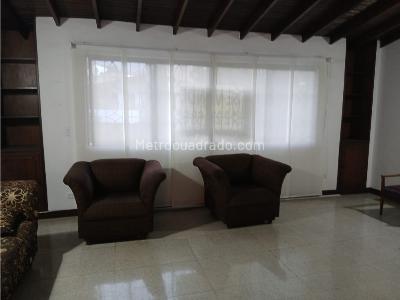 Casa de 5 alcobas en venta en La Almeria, Medellín, 264 m² · foto 6 de 12