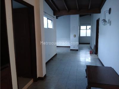 Casa de 5 alcobas en venta en La Almeria, Medellín, 264 m² · foto 7 de 12