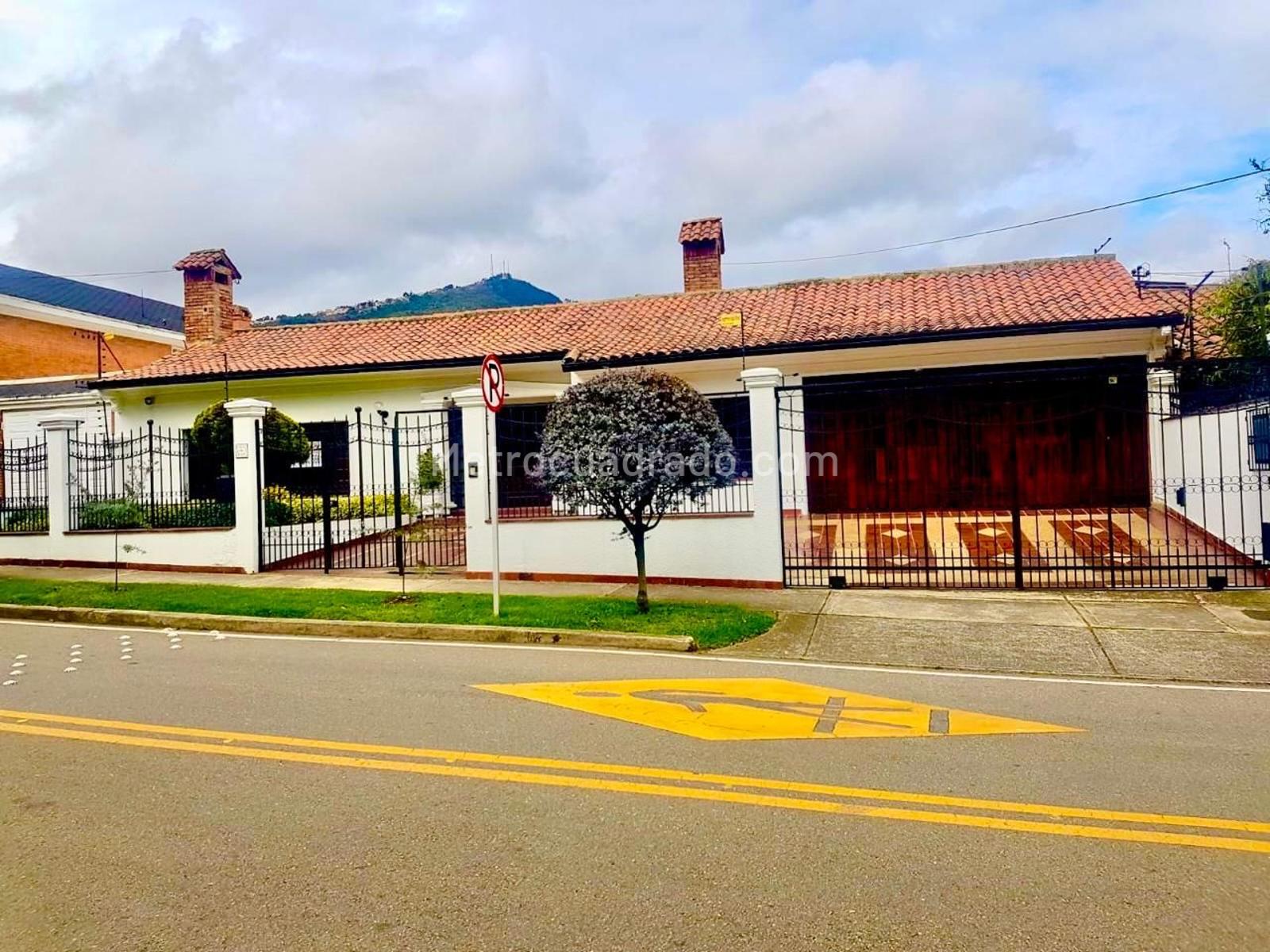 Casa de 3 habitaciones en venta en Santa Barbara Alta, Bogotá — imagen 1 de 20