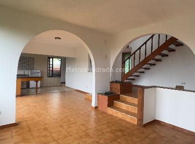 Casa de 4 alcobas en arriendo en Vereda San José, La Calera, 400 m² · foto 2 de 20