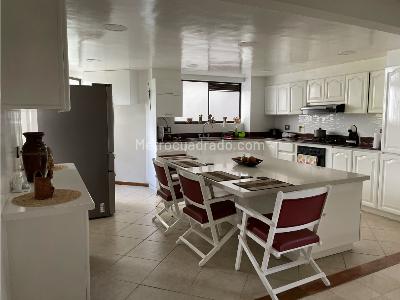 Apartamento de 3 alcobas en venta en El Poblado, Medellín, 204 m² · foto 3 de 19