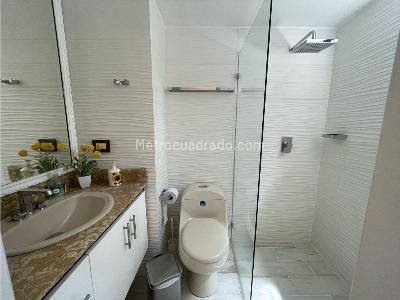 Apartamento de 3 alcobas en venta en El Poblado, Medellín, 204 m² · foto 15 de 19