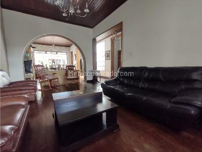 Casa de 5 alcobas en venta en Prado Centro, Medellín, 350 m² · foto 2 de 20