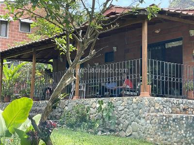 Casa de 3 alcobas en venta en Nororiente, Medellín, 800 m² · foto 1 de 14