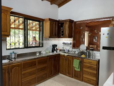 Casa de 3 alcobas en venta en Nororiente, Medellín, 800 m² · foto 2 de 14