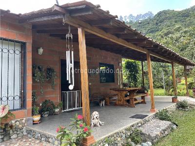 Casa de 3 alcobas en venta en Nororiente, Medellín, 800 m² · foto 4 de 14