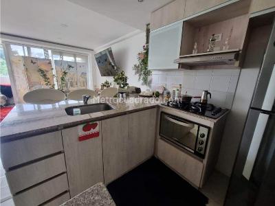 Apartaestudio en venta en Loma De Los Bernal En Medellin, Medellín, 52 m² · foto 2 de 12