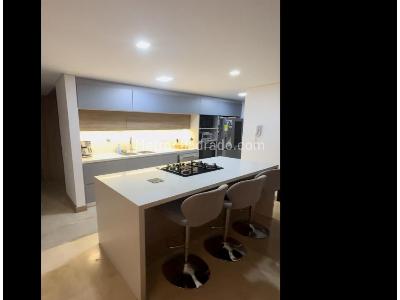 Apartamento de 3 alcobas en venta en Laureles En La Comuna 11 De Medellin, Medellín, 161 m² · foto 2 de 13