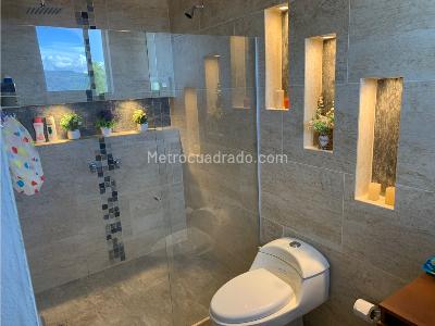 Casa de 4 alcobas en venta en Parque Principal Don Matias, Medellín, 420 m² · foto 9 de 20