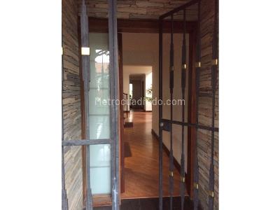 Casa de 5 alcobas en venta en Simon Bolivar, Medellín, 234 m² · foto 4 de 20