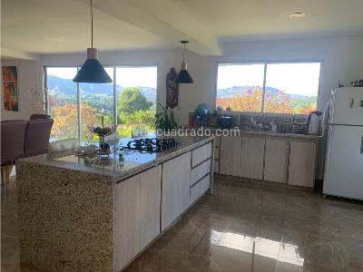 Casa de 4 alcobas en venta en A Cinco Minutos Del Parque, Medellín, 420 m² · foto 2 de 20