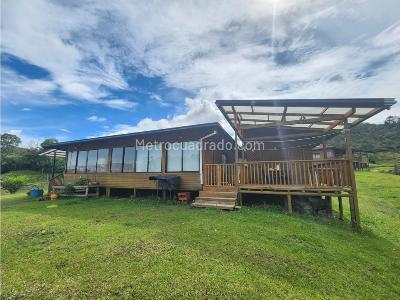 Casa de 5 alcobas en venta en Vereda Cruces, Medellín, 248 m² · foto 2 de 20