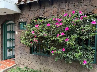 Casa de 3 alcobas en venta en Estadio, Medellín, 220 m² · foto 2 de 9