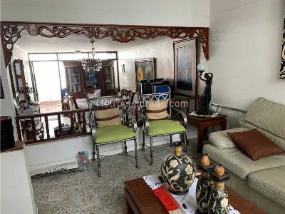 Casa de 3 alcobas en venta en Estadio, Medellín, 220 m² · foto 5 de 9