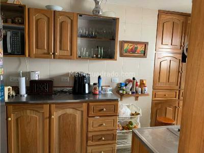 Casa de 3 alcobas en venta en Estadio, Medellín, 220 m² · foto 7 de 9