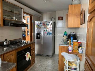 Casa de 3 alcobas en venta en Estadio, Medellín, 220 m² · foto 8 de 9
