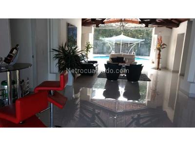 Casa de 5 alcobas en venta en Poblado/Via Las Palmas, Medellín, 455 m² · foto 2 de 7