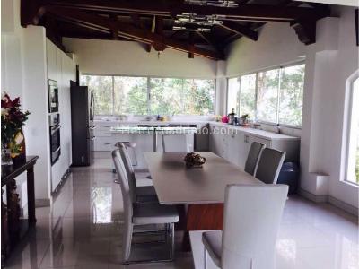 Casa de 5 alcobas en venta en Poblado/Via Las Palmas, Medellín, 455 m² · foto 3 de 7