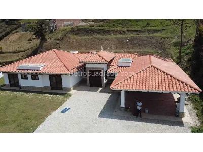 Casa de 3 alcobas en venta en San Antonio De Pereira, Rionegro, 354 m² · foto 4 de 10