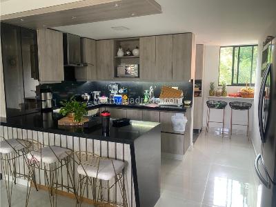 Apartamento de 3 alcobas en venta en La Castellana, Medellín, 130 m² · foto 7 de 20