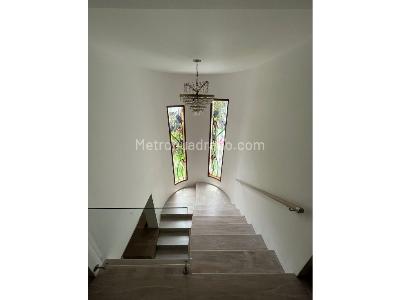 Casa de 4 alcobas en venta en El Poblado, Medellín, 643 m² · foto 4 de 20