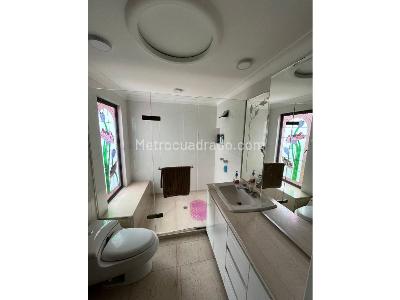 Casa de 4 alcobas en venta en El Poblado, Medellín, 643 m² · foto 9 de 20