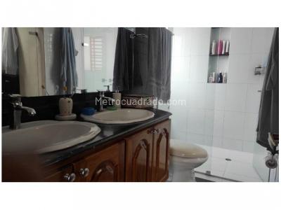 Casa de 4 alcobas en venta en El Poblado, Medellín, 440 m² · foto 2 de 20