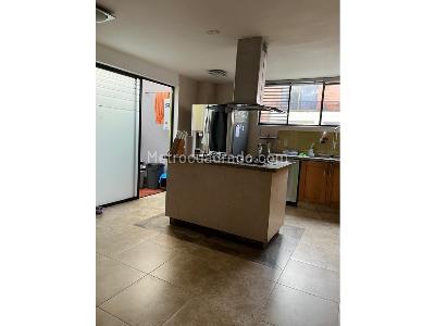 Casa de 4 alcobas en venta en El Poblado, Medellín, 440 m² · foto 10 de 20