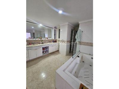 Apartamento de 3 alcobas en venta en Los Balsos, Medellín, 289 m² · foto 9 de 17