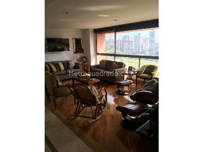 Apartamento de 3 alcobas en venta en El Poblado, Medellín, 214 m² · foto 2 de 13