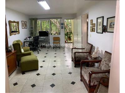 Casa de 4 alcobas en venta en Villa Hermosa, Medellín, 210 m² · foto 3 de 15