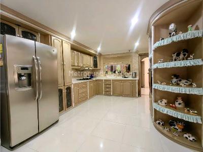 Casa de 5 alcobas en venta en Conquistadores, Medellín, 496 m² · foto 18 de 20