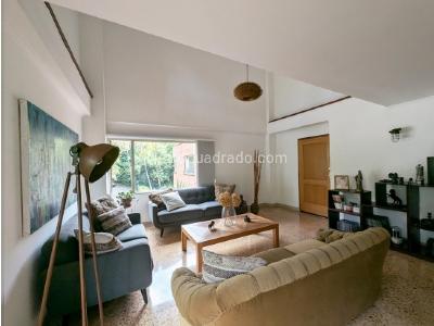 Apartamento de 4 alcobas en venta en Castropol, Medellín, 223 m² · foto 2 de 20