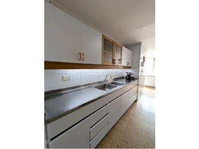 Apartamento de 4 alcobas en venta en Castropol, Medellín, 223 m² · foto 9 de 20