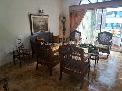 Apartamento de 4 alcobas en venta en Laureles En La Comuna 11 De Medellin, Medellín, 264 m² · foto 3 de 18
