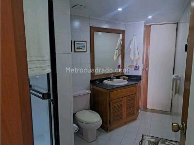 Apartamento de 4 alcobas en venta en Laureles En La Comuna 11 De Medellin, Medellín, 264 m² · foto 10 de 18