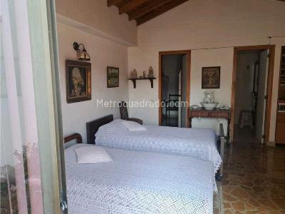Apartamento de 4 alcobas en venta en Laureles En La Comuna 11 De Medellin, Medellín, 264 m² · foto 11 de 18