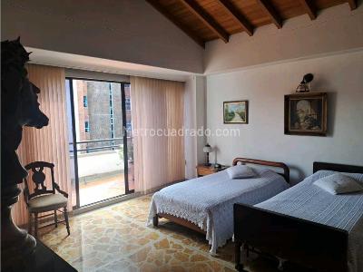 Apartamento de 4 alcobas en venta en Laureles En La Comuna 11 De Medellin, Medellín, 264 m² · foto 13 de 18