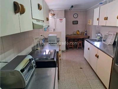 Apartamento de 4 alcobas en venta en Laureles En La Comuna 11 De Medellin, Medellín, 264 m² · foto 14 de 18