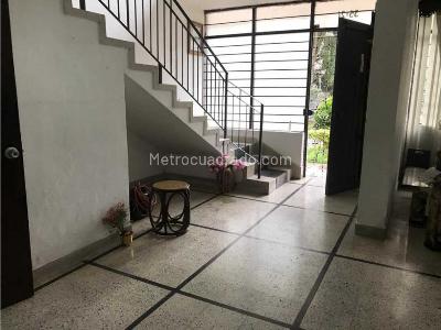 Casa de 5 alcobas en venta en Simon Bolivar, Medellín, 224 m² · foto 2 de 8