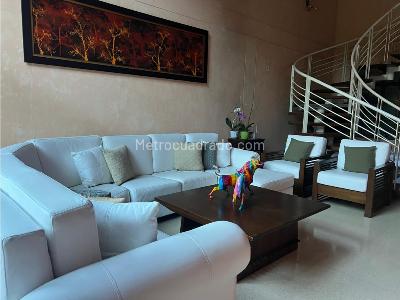 Casa de 4 alcobas en venta en La Doctora, Sabaneta, 301 m² · foto 2 de 12
