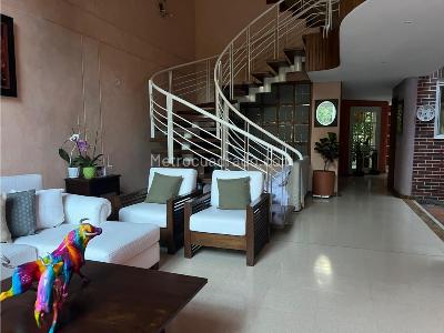 Casa de 4 alcobas en venta en La Doctora, Sabaneta, 301 m² · foto 3 de 12
