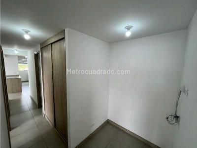 Apartamento de 3 alcobas en venta en Calasanz Parte Alta, Medellín, 78 m² · foto 9 de 16